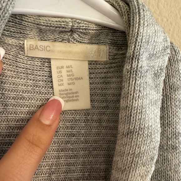 H&M Light Gray Women's Cardigan Vest - Picture 3 of 4